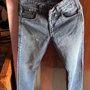 Sizs 28 Men’s Jeans Good Condition