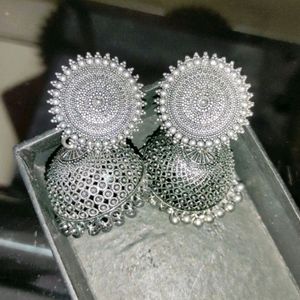 2 SET OF EARRINGS