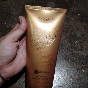 Milk And Honey 🍯 body Scrub From Oriflame