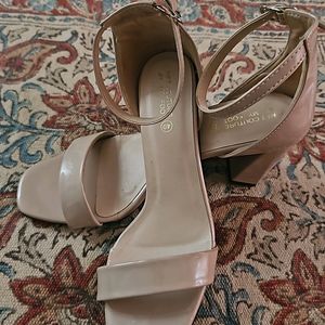 Steal Deal NUDE HEELS