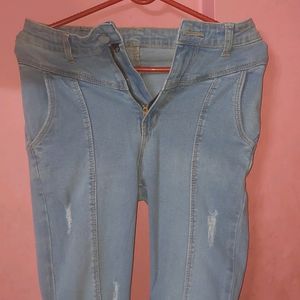 New Torn Trendy Jeans