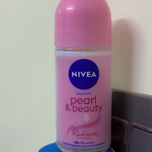 Deodorant Roll On (PEARL AND BEAUTY) 🎀💞