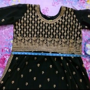 New LIBAS Naira Cut Heavy Embroidered Kurta Set