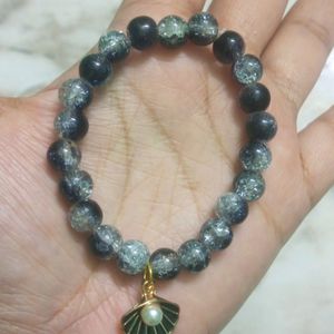 Black Cracle Beads Bracelet With Shell Pearl Charm