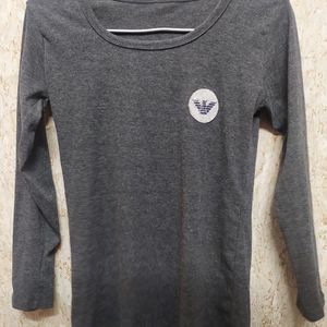 grey fitted long sleeves top