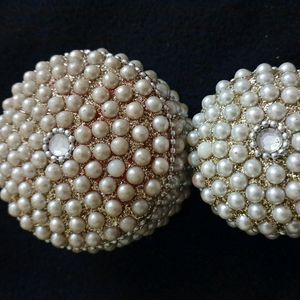 Two White Pearl Box