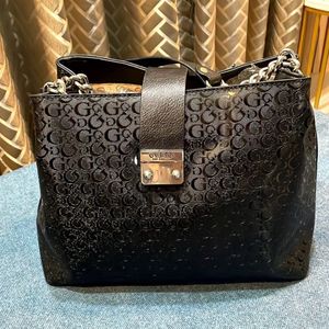 Great New Guess Bag Ideal For Travel