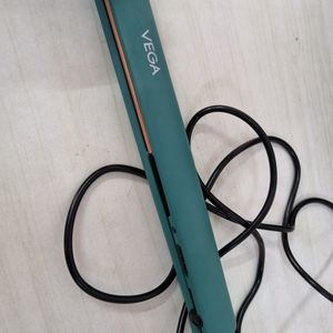 VEGA HAIR STRAIGHTENER