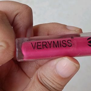 📍 Tiny Fuchsia VeryMiss Liquid Lipstick