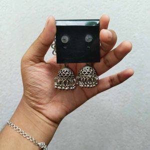 2 Zhumka Earrings