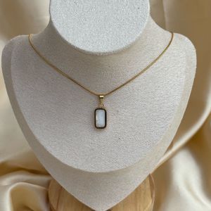 Reversible Black Pendant Chain