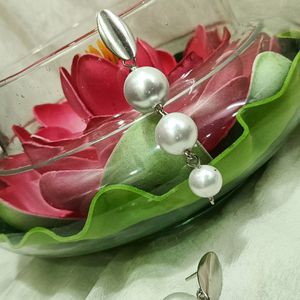 (₹90)Pearl Drop Earrings