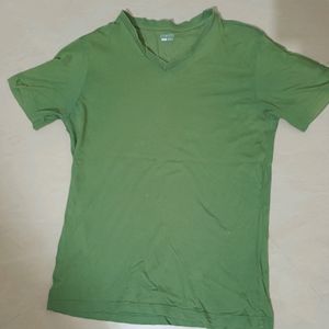 7 Mens T-shirts Lightly Used