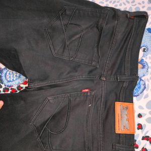 Levis Slim Jeans