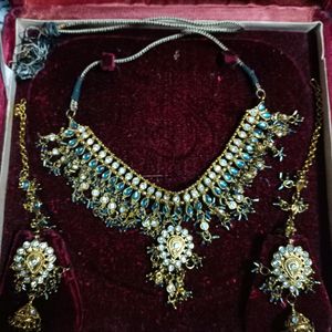 Jewellery Set (Necklace With Earrings)