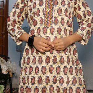 Kurti And Straight Fit Pants