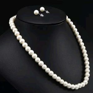 White Pearls Necklace