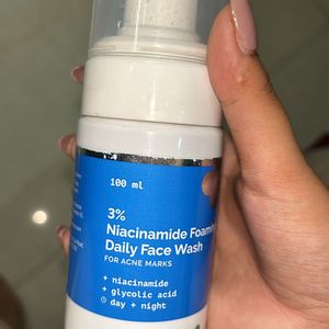 Derma Co Niacinamide Foaming Facewash