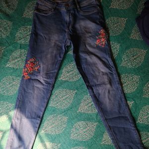 JEANS WITH FLORAL EMBROIDERY