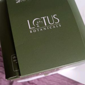 LOTUS NIGHT GEL