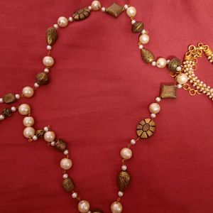 combo of 2necklace n 1full set with earnings in pearl n kundan