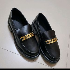 TRENDING BLACK CHUNKY LOAFER