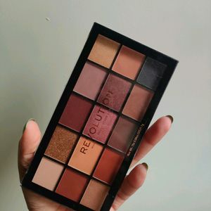 Makeup Revolution Velvet Rose Palette