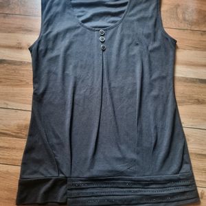 Black starachble sleeveless top (size XL)