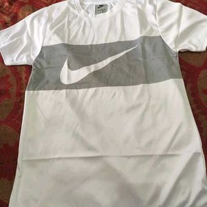 Nike Tshirt 💫✨ (Cotton) 🤍 New With Tag 🏷️