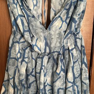 SVery Pretty Loose Jumpsuit With Zip At Back