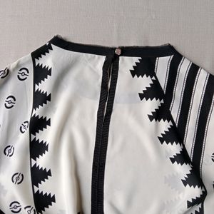 New Korean Aesthetic Black And White Top