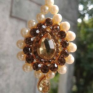 Pearl and Golden Stone Set