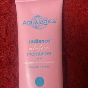 Aqualogica Radiance Oil Free Moisturizer