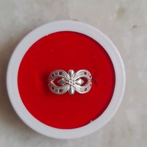 Beautiful New Ladies Ring