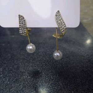 Unused Zirconia Metal Earrings With Pearl