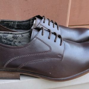 Size 7 Leather Shoe