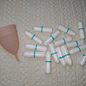 Set Of 15 Tampons And Menstrual Cup