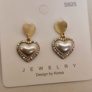 Classy Korean Pearl Drop Earrings.