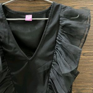 Black Ruffle Seelves Top