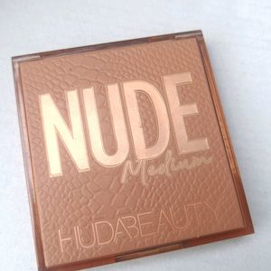 Huda Beauty Nude Medium Eyeshadow Pallete