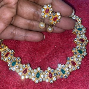 TRADITIONAL CHOKER SET WITH PEARLS