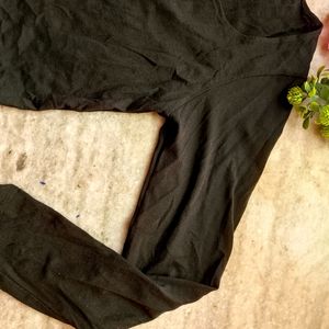 Trendy Black Full Sleeves Crop Top👀