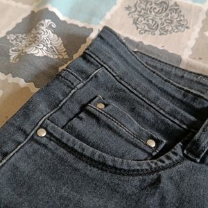 A Casual Wearable Black Shorts