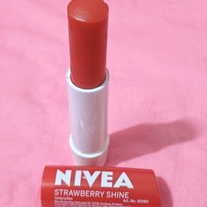 💥🆕️ Nivea Strawberry Shine Lip Balm 🍓