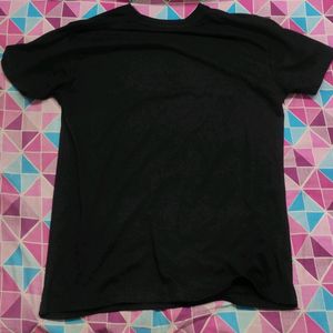 Black Tshirt - Loose Fit.                                         ⭕CASH ONLY ⭕