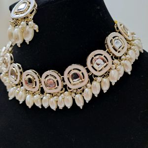 Beautiful Necklace Set With Earrings And Mang Tika