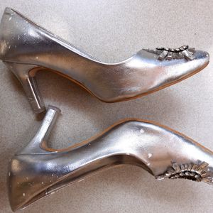 Steppings Embellished Heeled Pumps