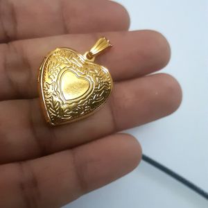 Large Golden Heart Picture Opening Pendant + Chord