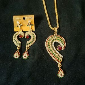 Traditional Necklace With Earrings