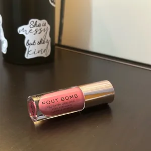 Makeup Revolution Pout Bomb Plumping Gloss